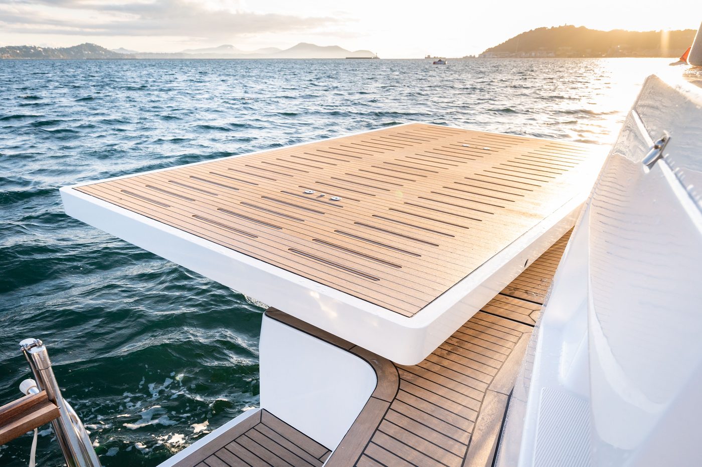Bali 5.2 swim platform