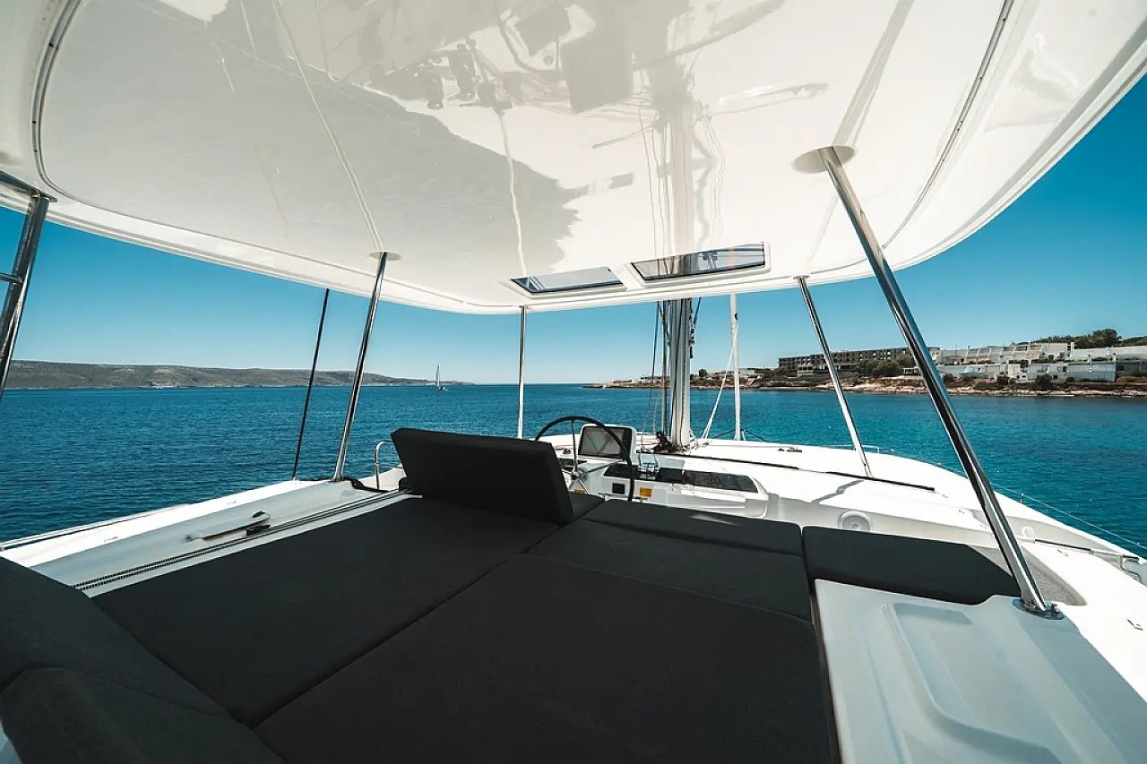 Lagoon 43 flybridge