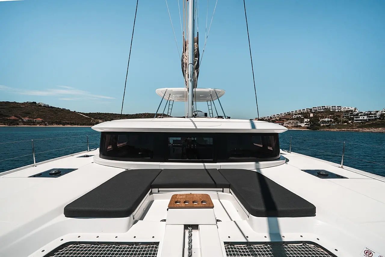 Lagoon 43 foredeck