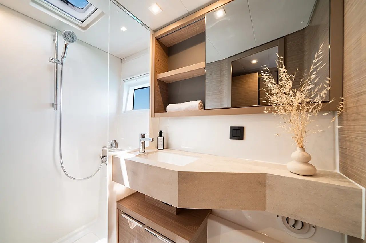 Lagoon 43 bathroom