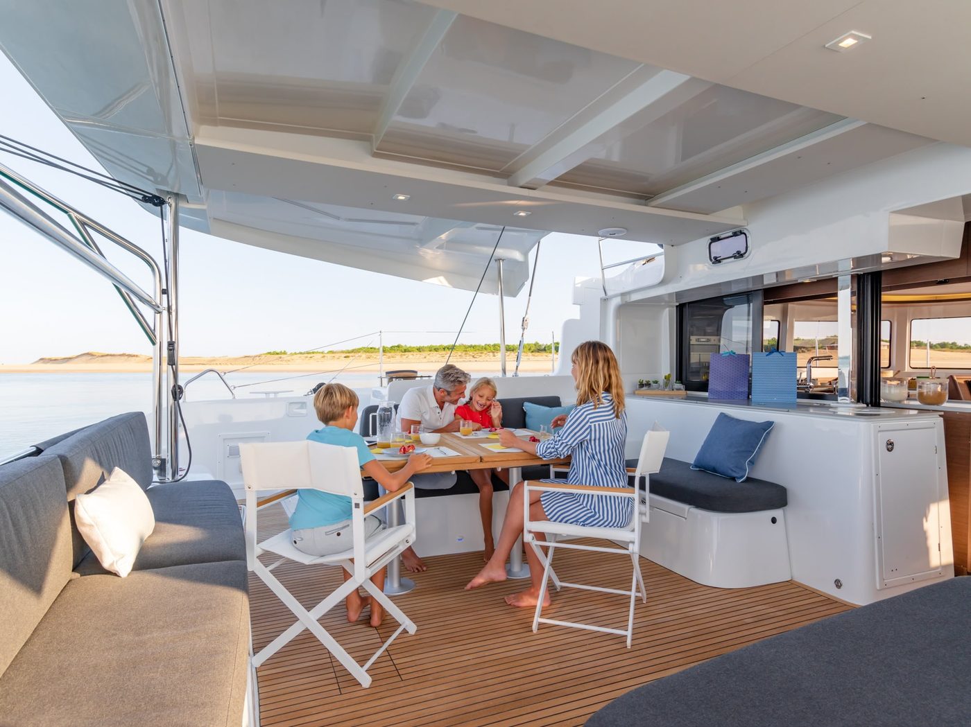 Lagoon 46 saloon